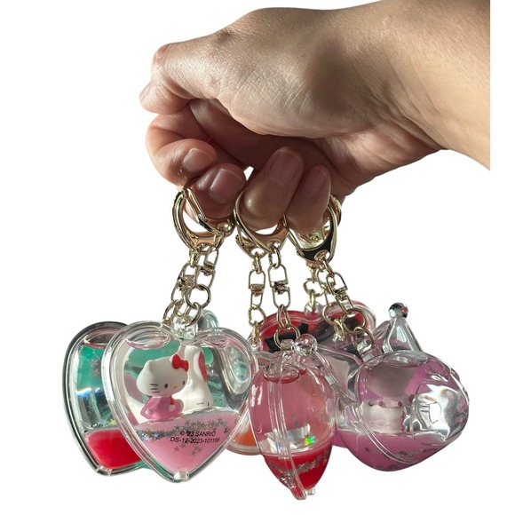 Sanrio's Hello Kitty &‎ Friends: Tsunameez Heart Acrylic Keychain (Lot Of 8)
